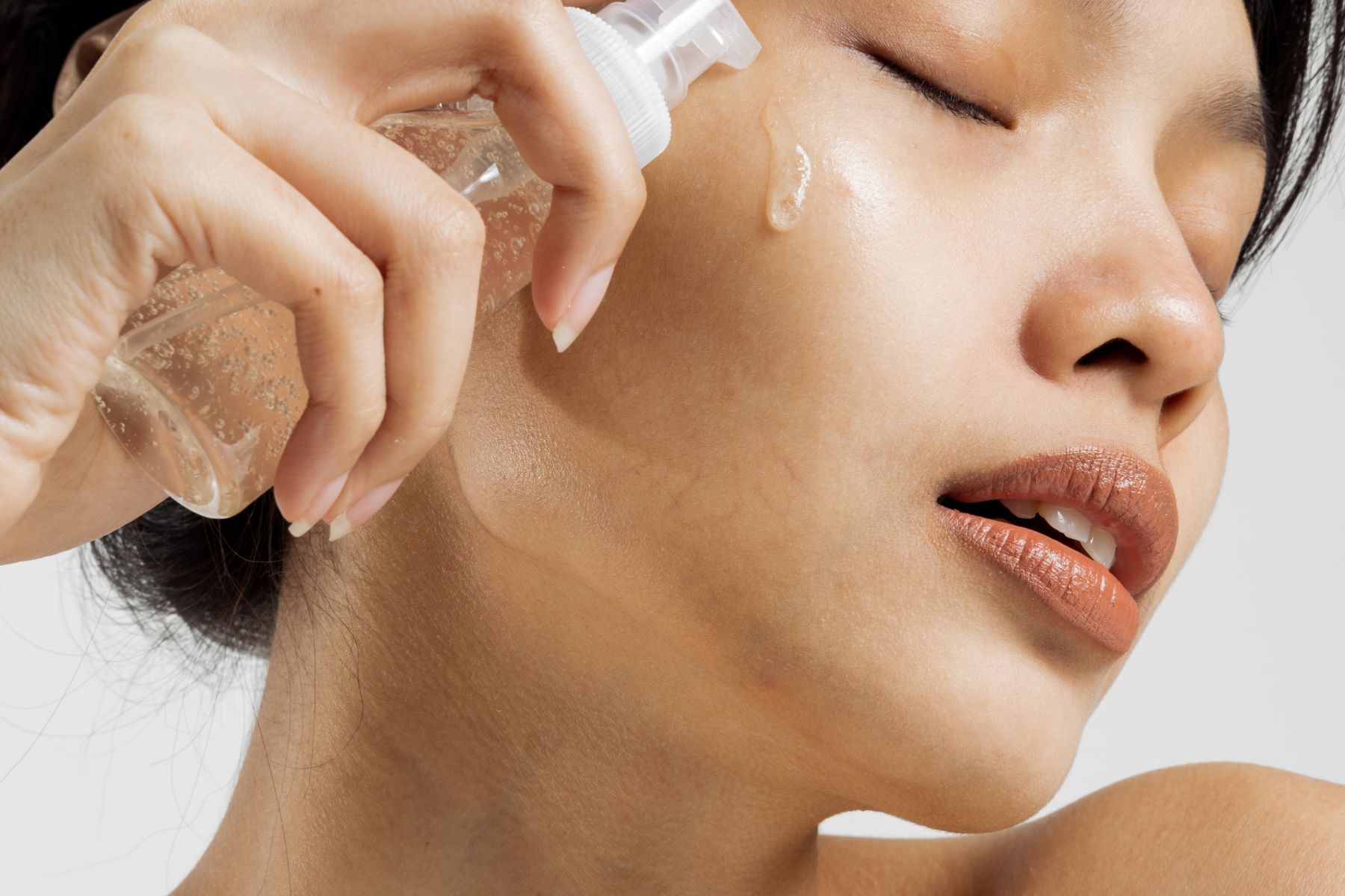Puffy Face in the Morning? The One Thing That Helps De-Puff in Under 60 Seconds